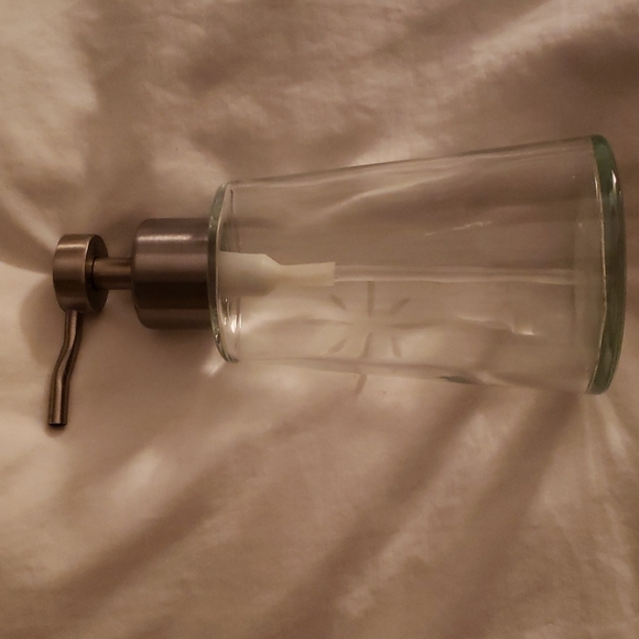 Soap dispenser - preloved - Picture 2 of 3